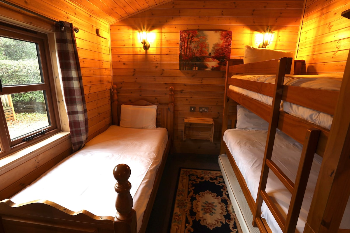 Bedroom 2 with bunk beds